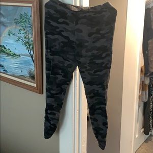 Black/grey camo leggings